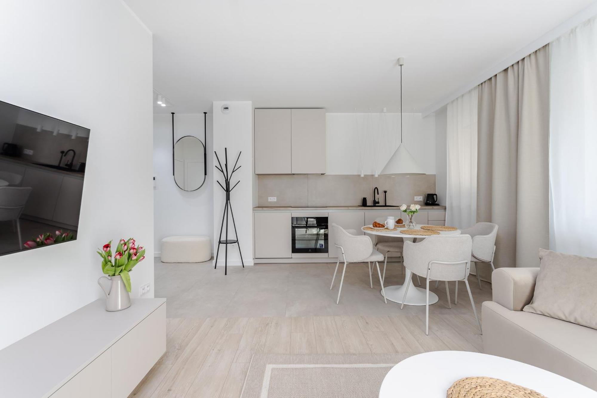 Apartamento Nowoczesny Very Berry W Poznaniu Z Parkingiem I Biurkiem By Renters