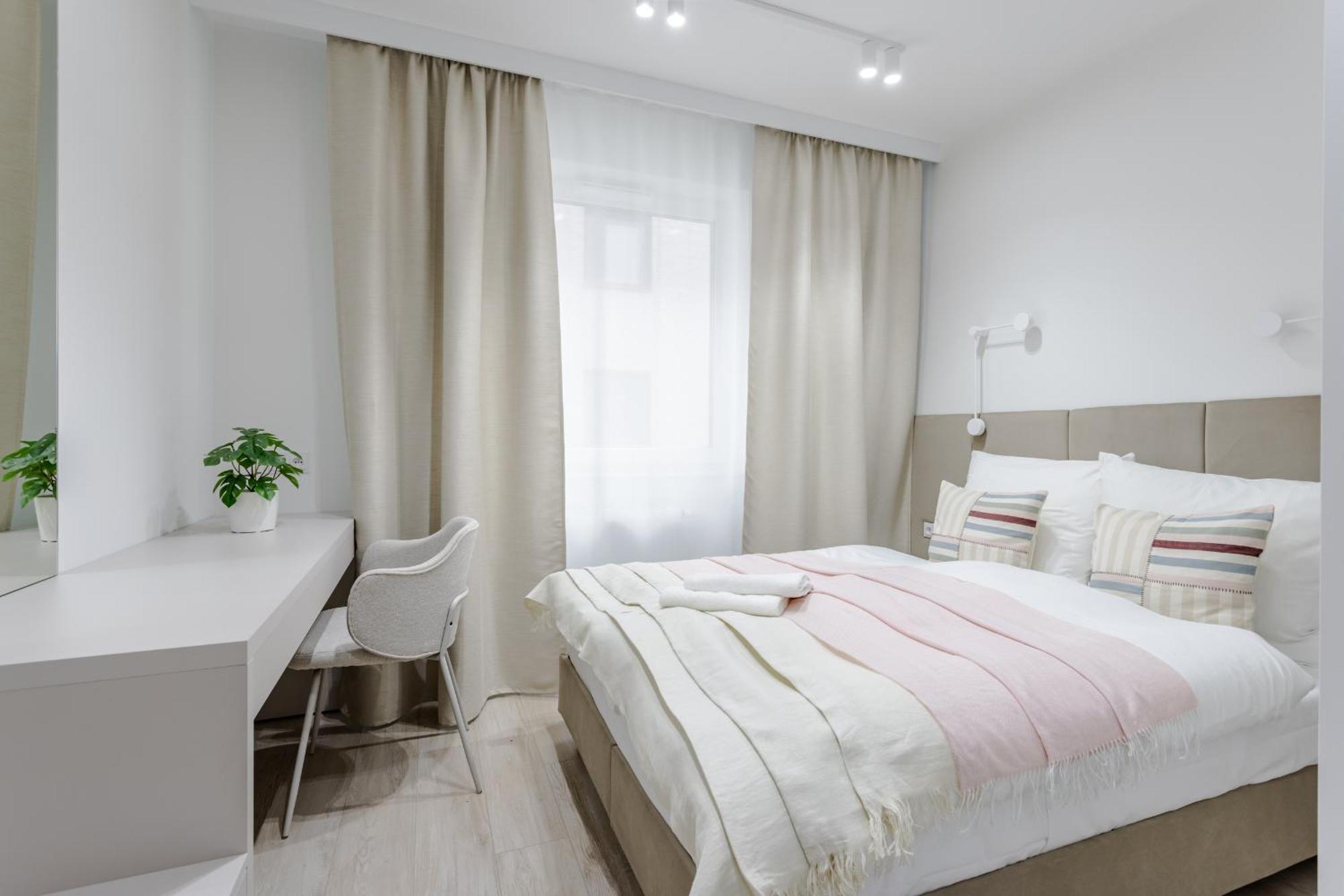 Apartamento Nowoczesny Very Berry W Poznaniu Z Parkingiem I Biurkiem By Renters *
