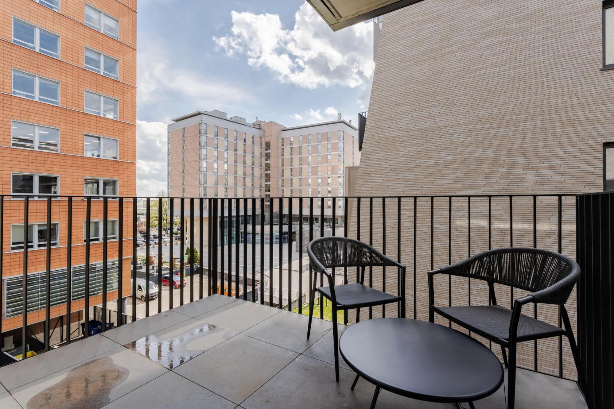 Apartamento Nowoczesny Very Berry W Poznaniu Z Parkingiem I Biurkiem By Renters Poznań