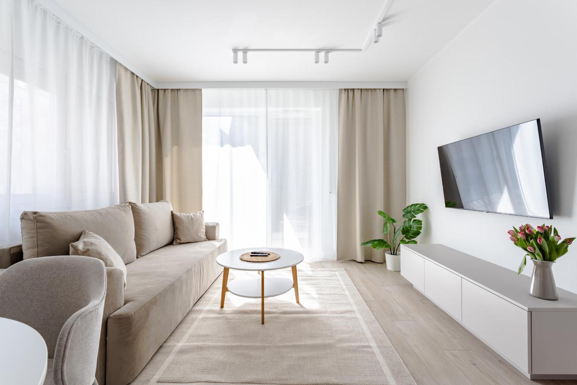 Apartamento Nowoczesny Very Berry W Poznaniu Z Parkingiem I Biurkiem By Renters