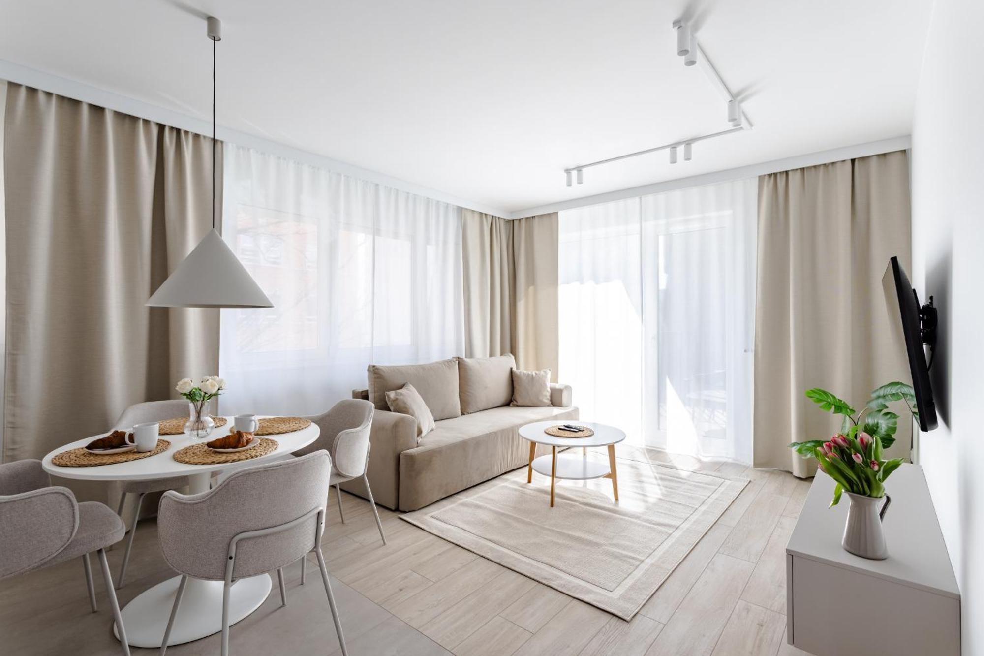 Apartamento Nowoczesny Very Berry W Poznaniu Z Parkingiem I Biurkiem By Renters